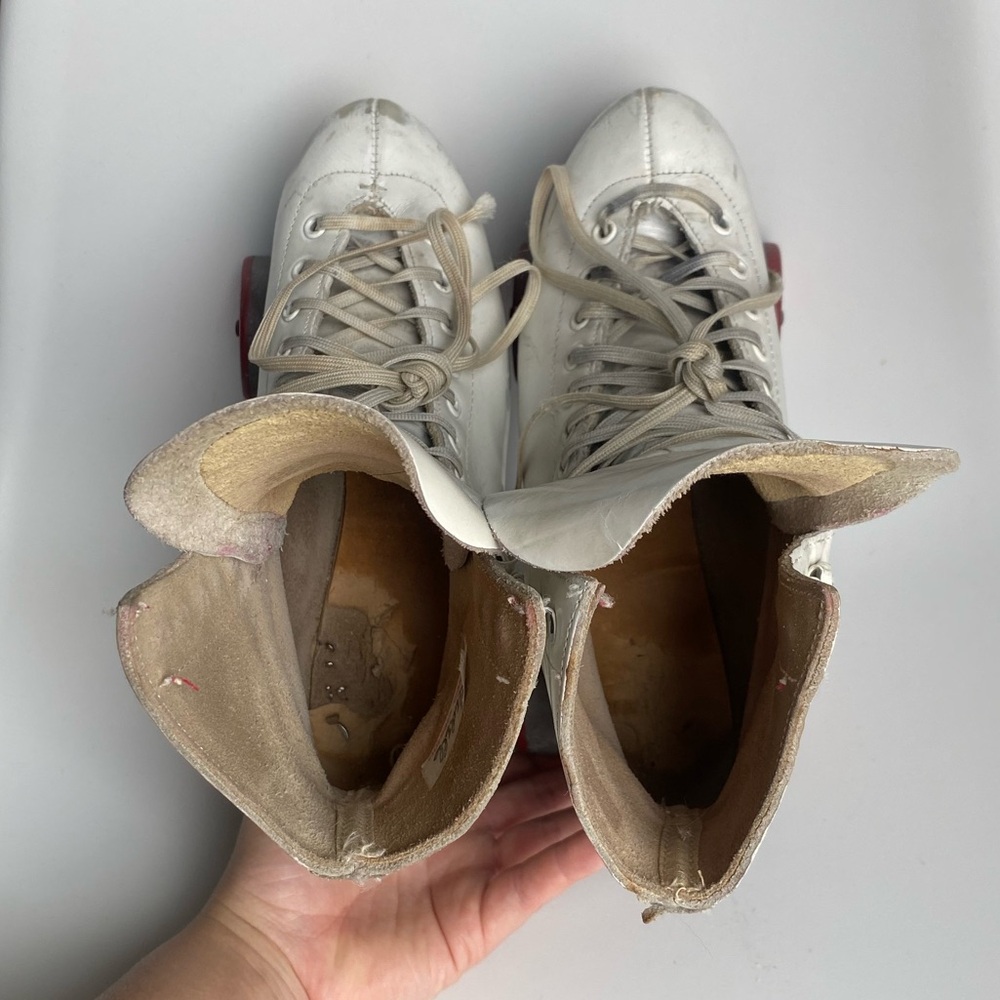 Riedell Vintage White Leather Quad Roller Skates with Red Wheels. Used/vintage. - Picture 8 of 16